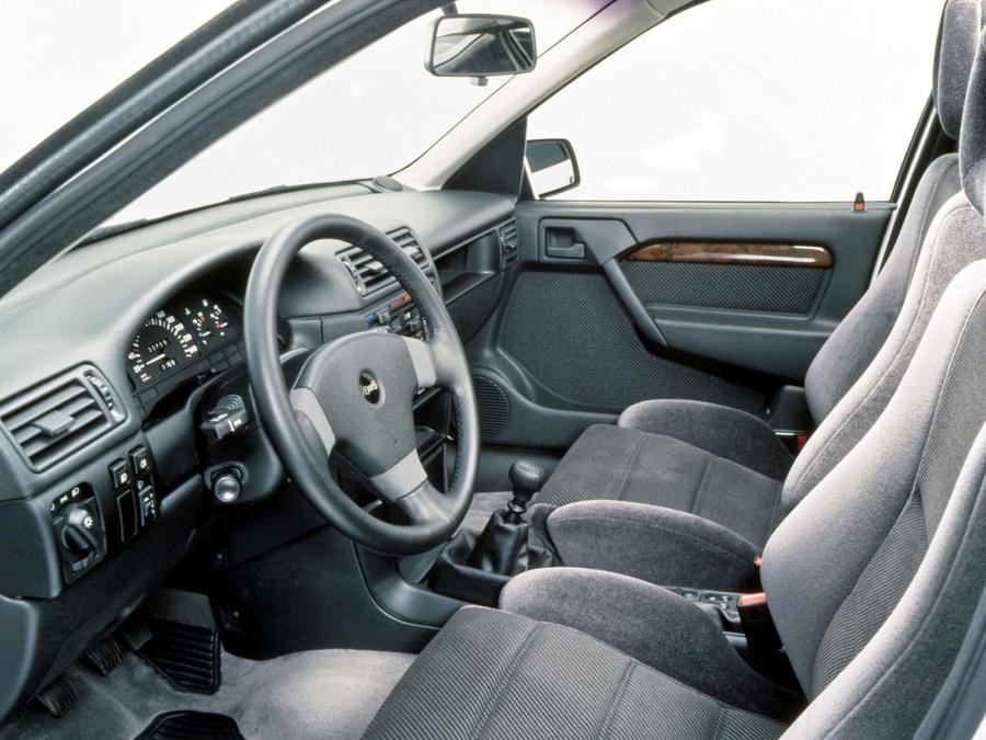  Opel Vectra 2000 4x4 1989 года  (фото 2 из 5)